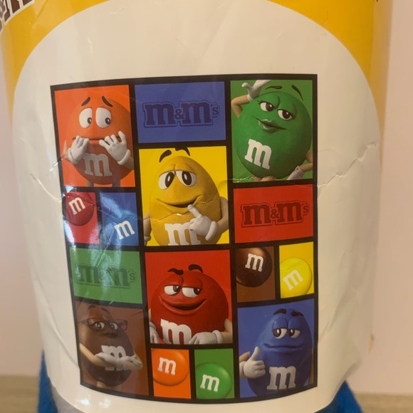 NEW 2019 M & M Worlds Chocolate Candy Character Fleece Colorful Throw Blanket - Picture 4 of 7